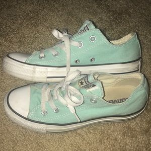 💚Seafoam Green converses size 6